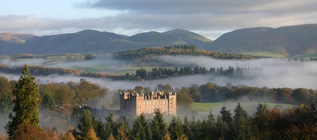 Drumlanrig_Castle_in_Mist_Small_-620×275